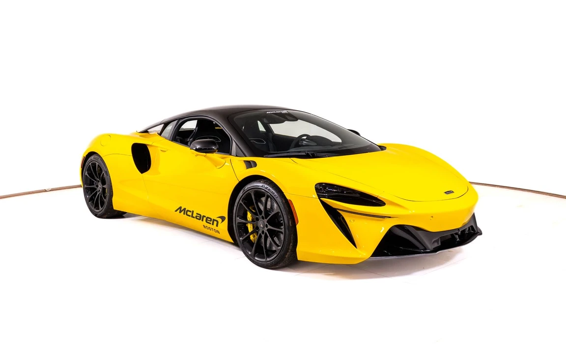2025 McLaren Artura - Image 7 of 24