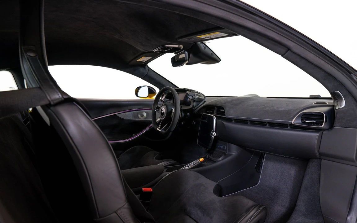 2025 McLaren Artura - Image 22 of 24