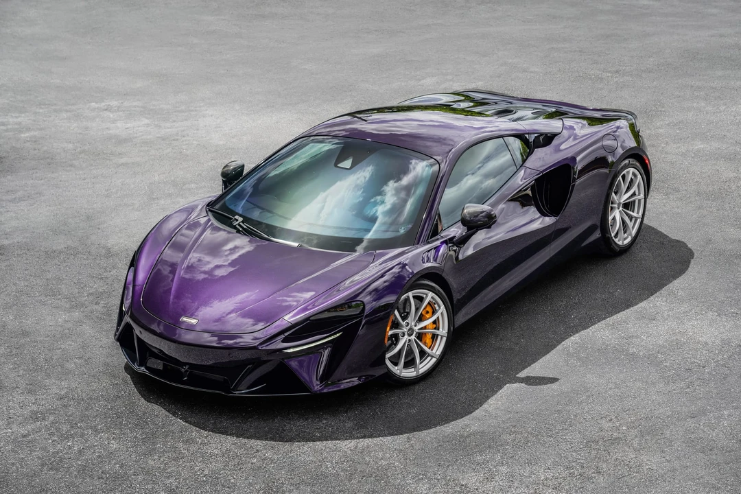 2025 McLaren Artura - Image 2 of 31