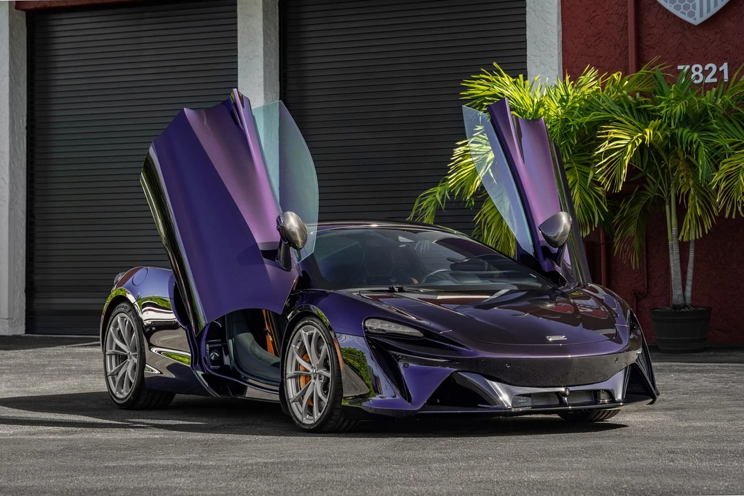 2025 McLaren Artura - Image 23 of 31