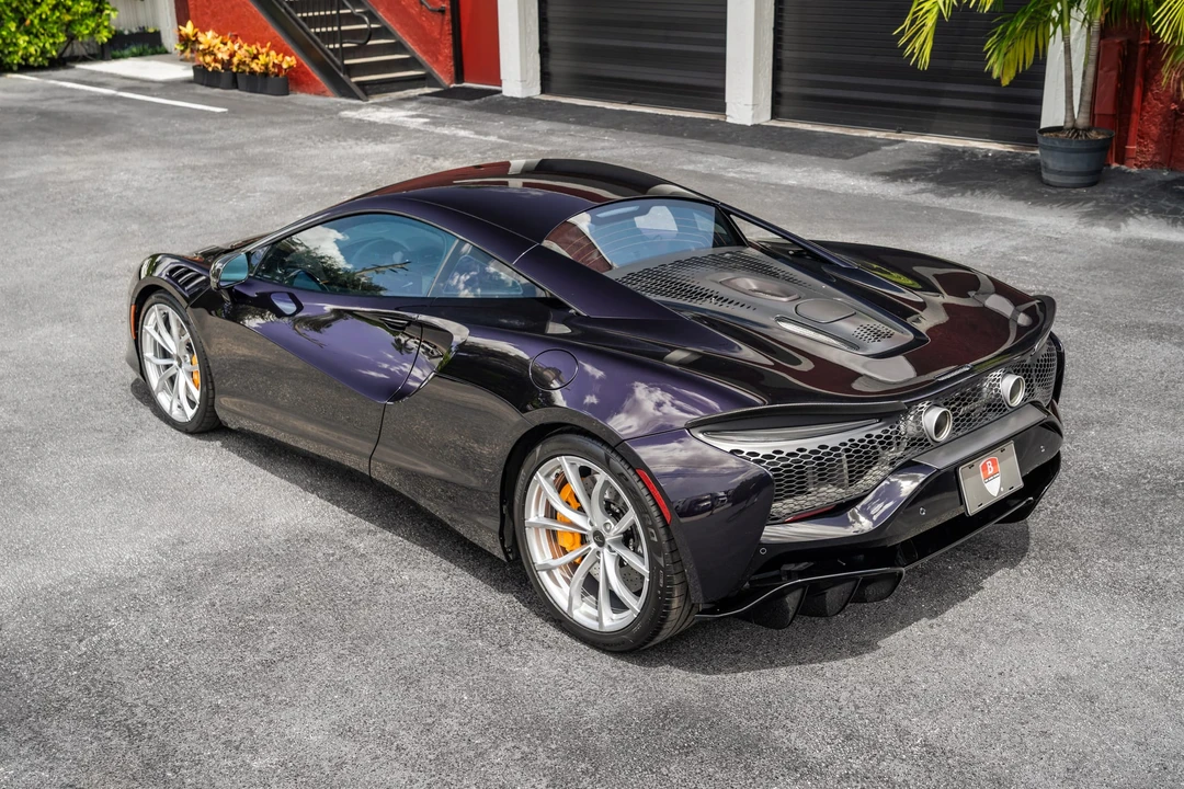 2025 McLaren Artura - Image 12 of 31