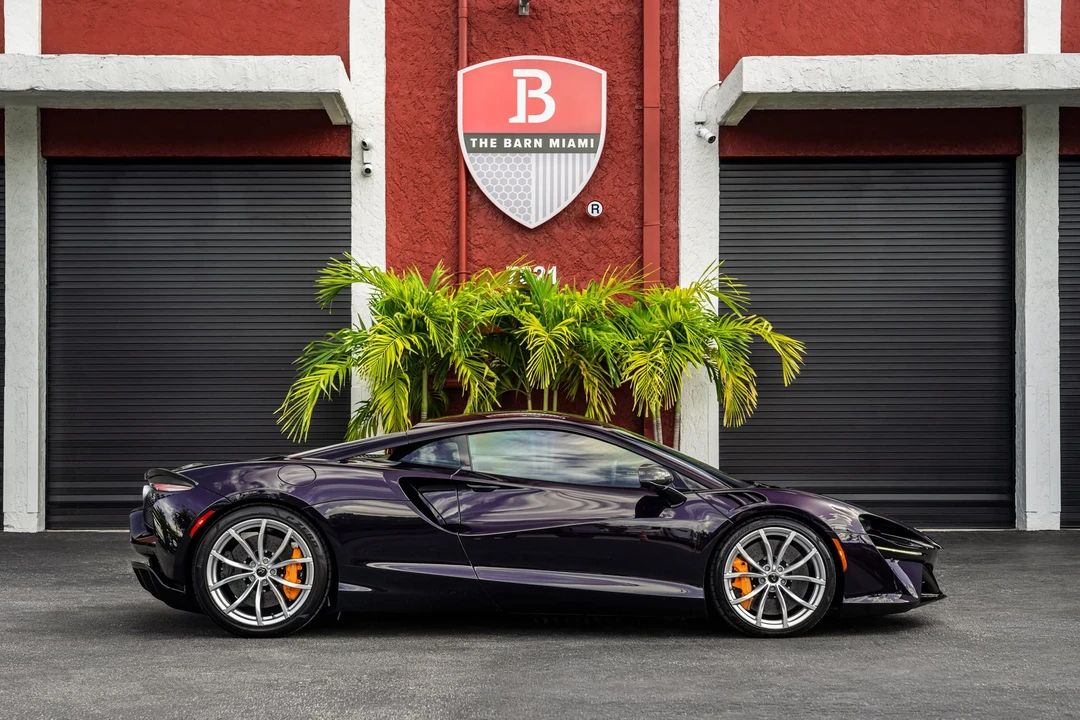2025 McLaren Artura - Image 19 of 31