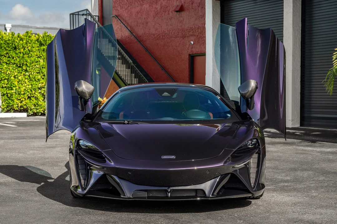 2025 McLaren Artura - Image 7 of 31