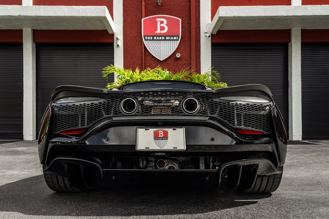 2025 McLaren Artura - Image 15 of 31