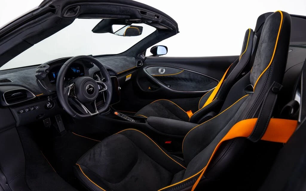 2025 McLaren Artura Spider - Image 18 of 22