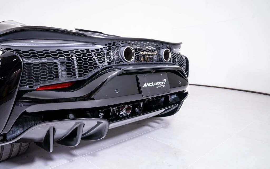 2025 McLaren Artura Spider - Image 13 of 22