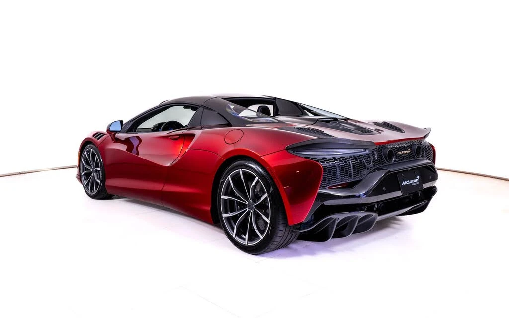 2025 McLaren Artura Spider - Image 4 of 27