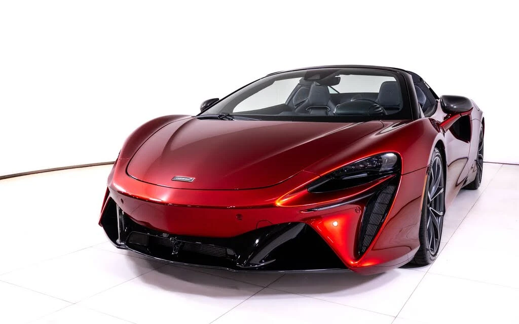 2025 McLaren Artura Spider - Image 12 of 27