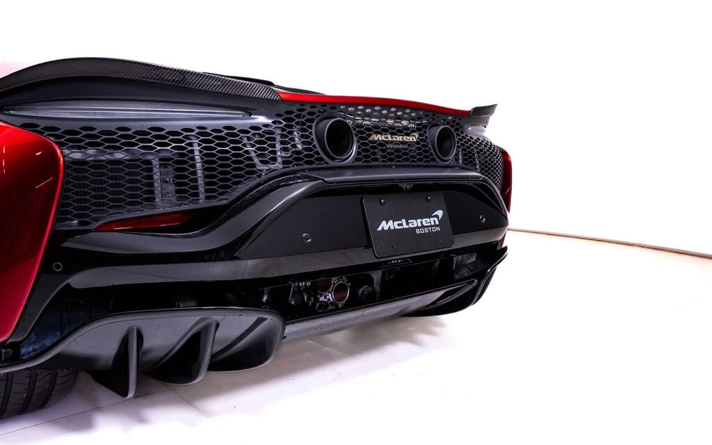 2025 McLaren Artura Spider - Image 14 of 27