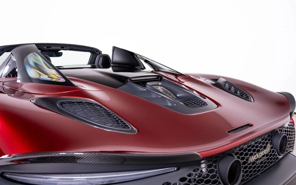 2025 McLaren Artura Spider - Image 15 of 27