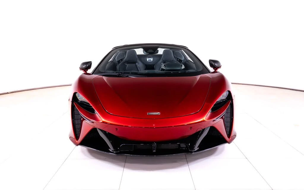 2025 McLaren Artura Spider - Image 10 of 27