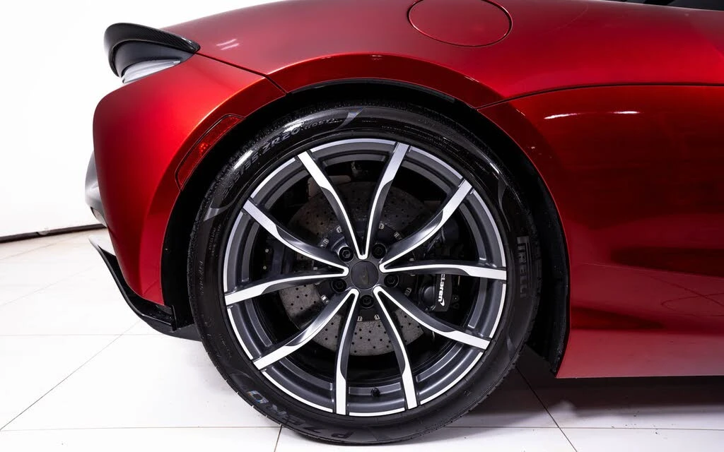 2025 McLaren Artura Spider - Image 20 of 27