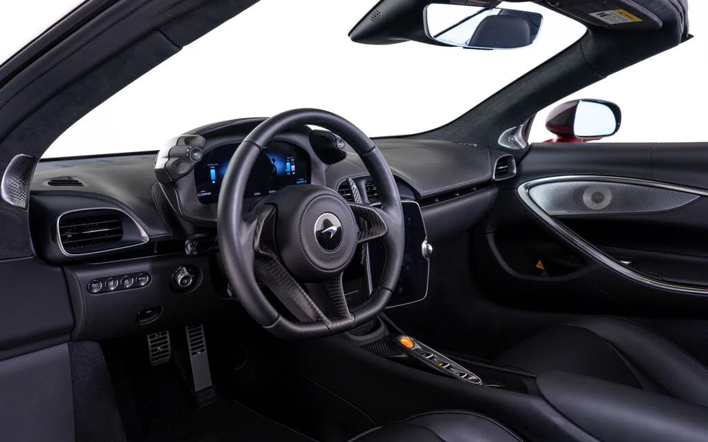 2025 McLaren Artura Spider - Image 22 of 27