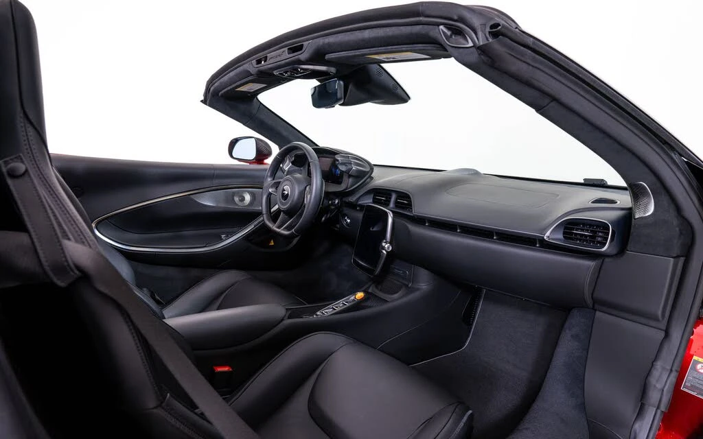 2025 McLaren Artura Spider - Image 26 of 27