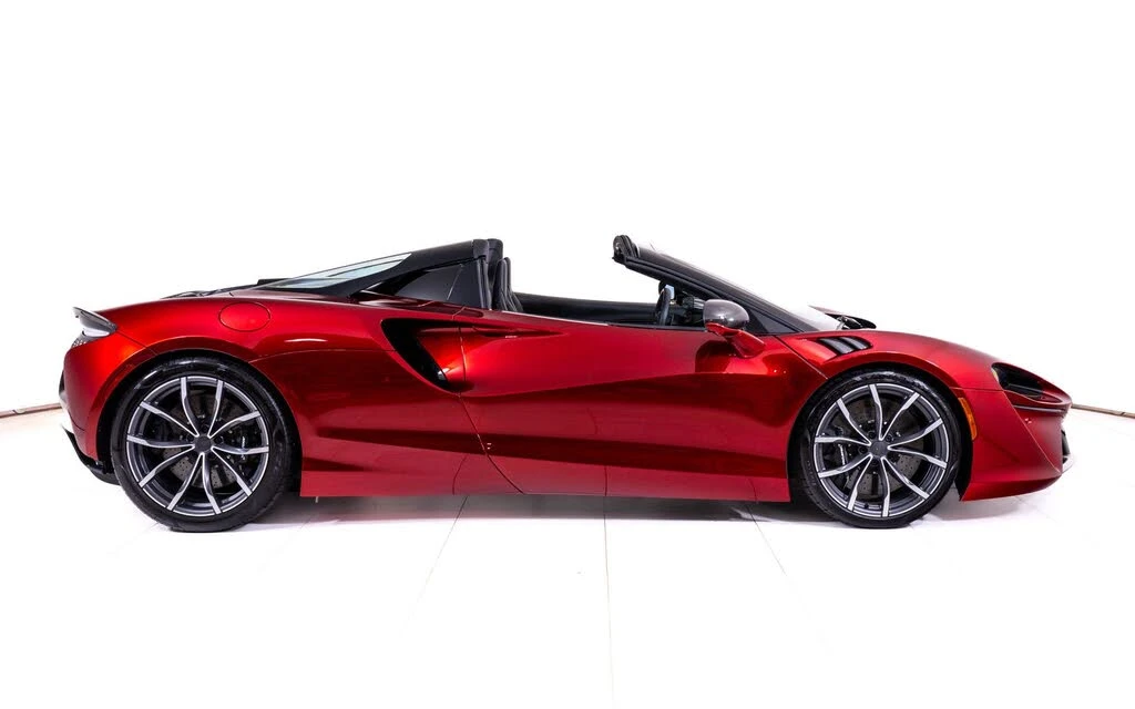 2025 McLaren Artura Spider - Image 8 of 27