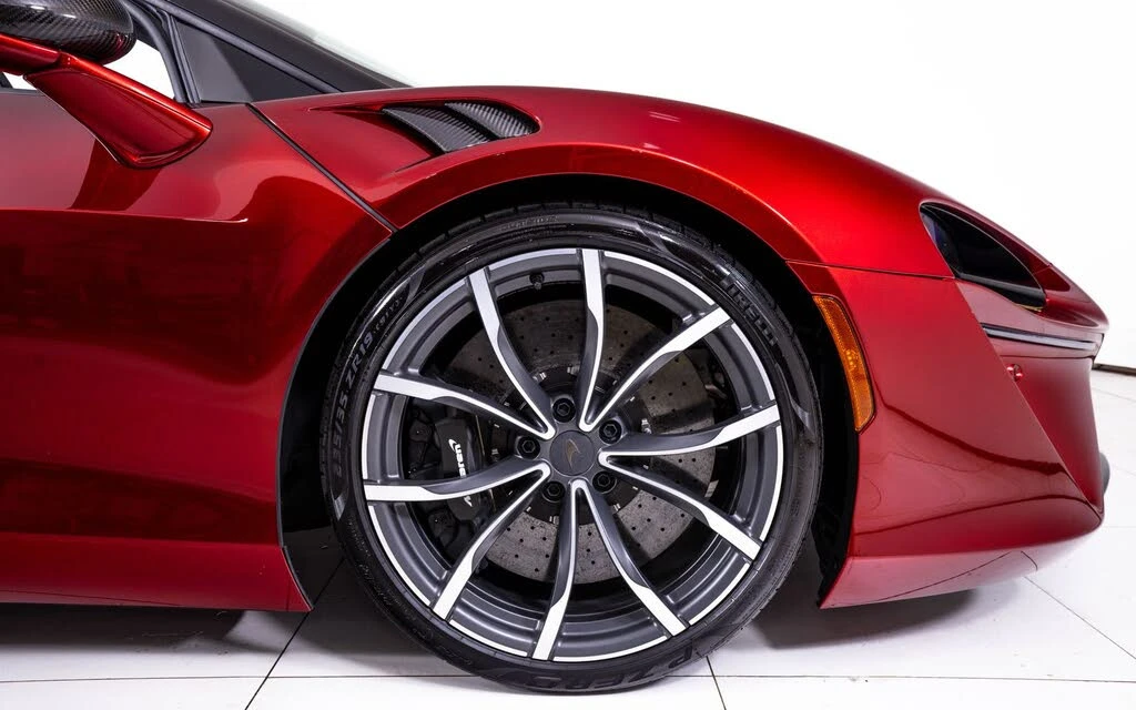 2025 McLaren Artura Spider - Image 21 of 27