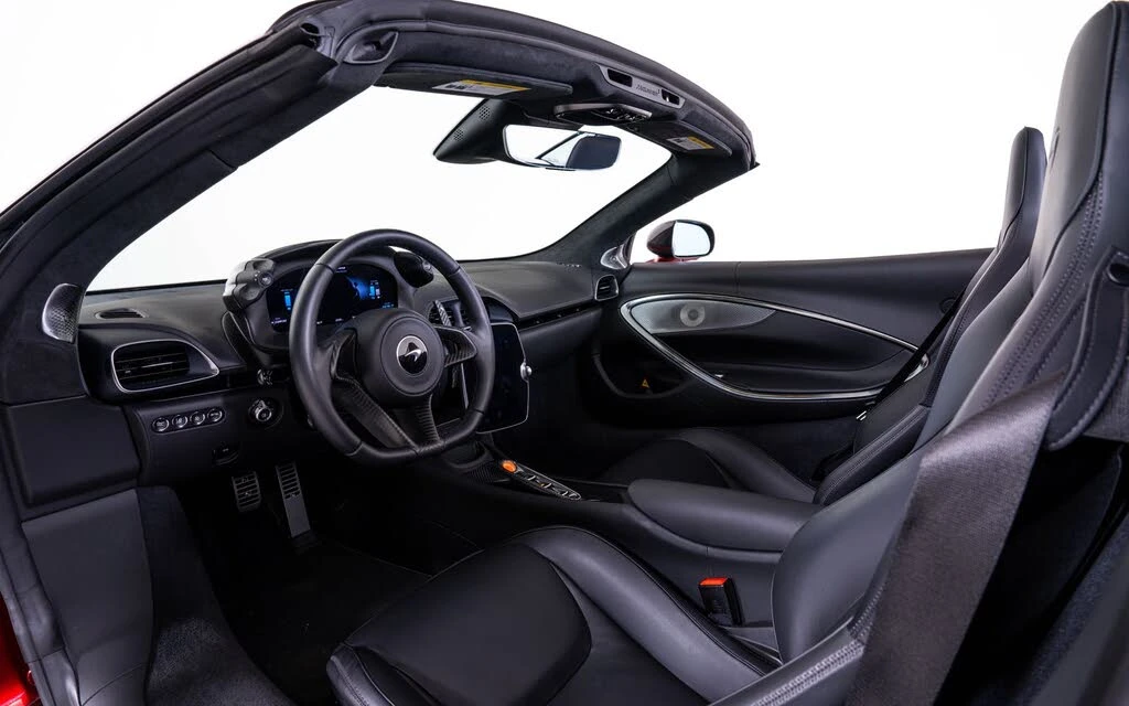 2025 McLaren Artura Spider - Image 23 of 27