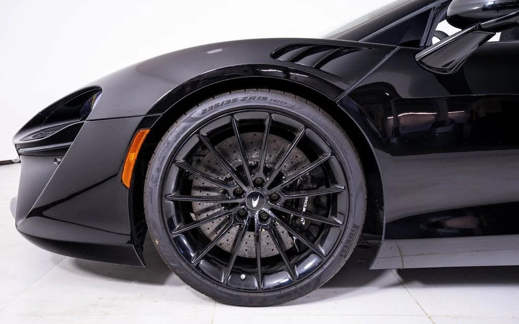 2025 McLaren Artura Spider - Image 14 of 22