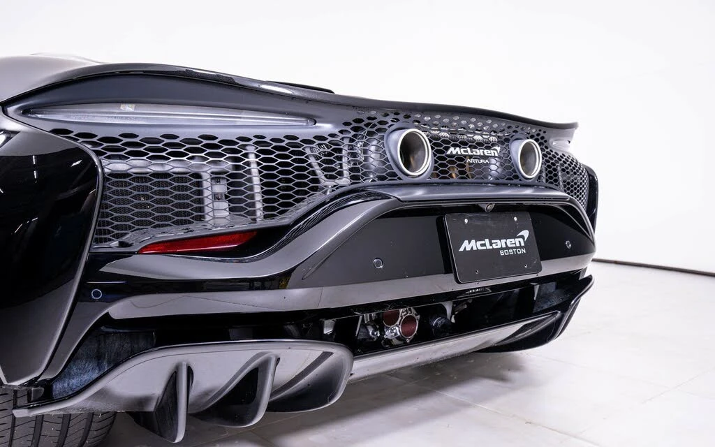2025 McLaren Artura Spider - Image 13 of 22