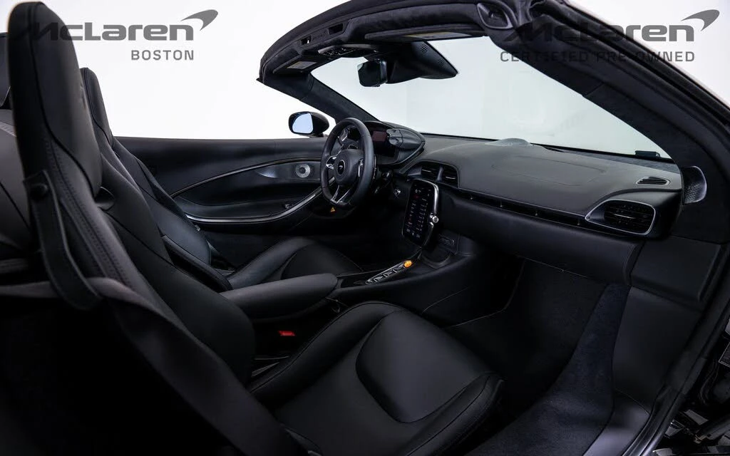 2025 McLaren Artura Spider - Image 18 of 22