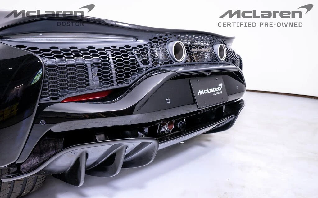 2025 McLaren Artura Spider - Image 13 of 22
