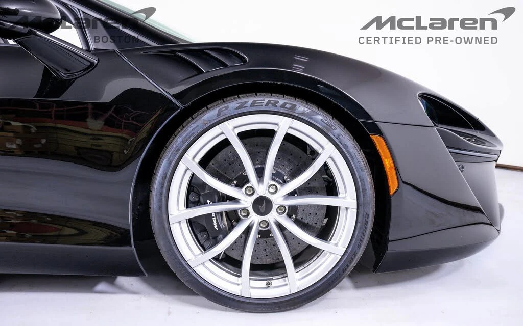 2025 McLaren Artura Spider - Image 16 of 22