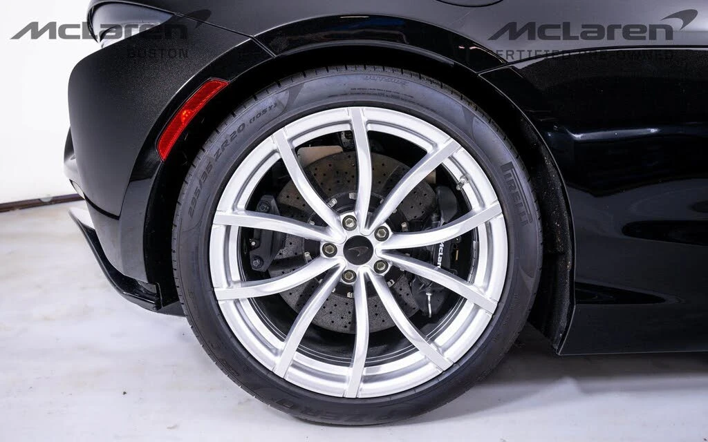 2025 McLaren Artura Spider - Image 17 of 22