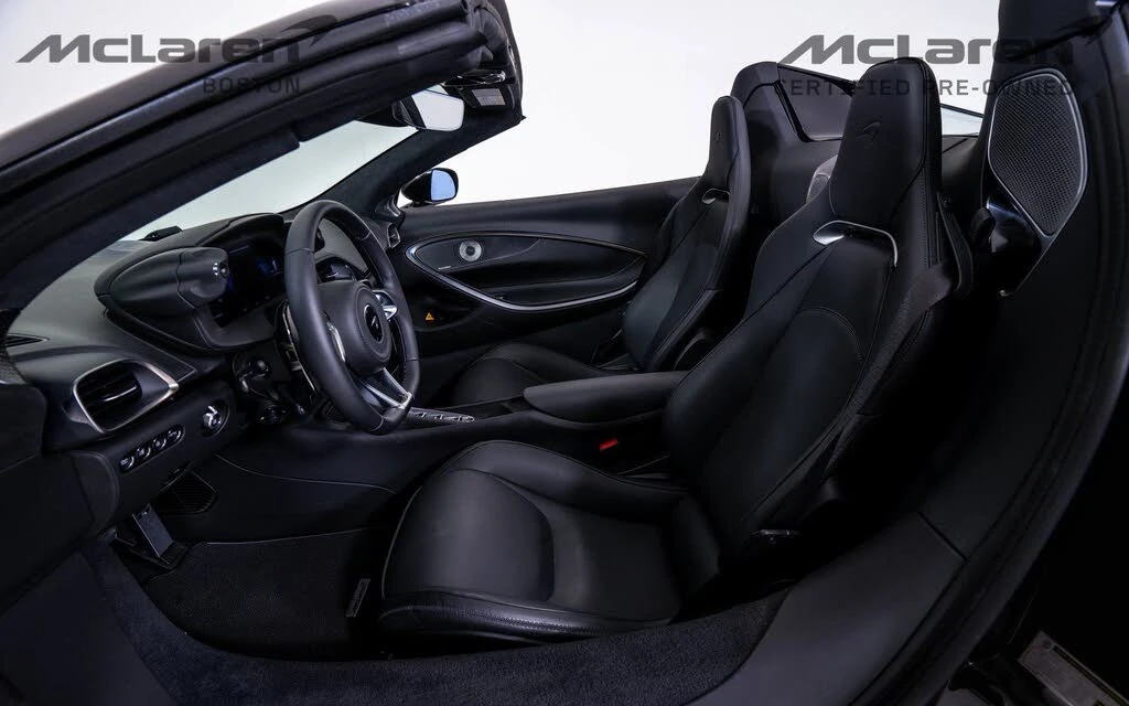 2025 McLaren Artura Spider - Image 21 of 22