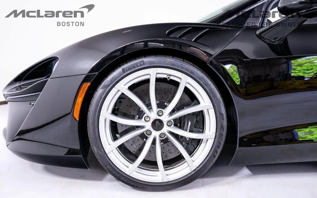 2025 McLaren Artura Spider - Image 15 of 22