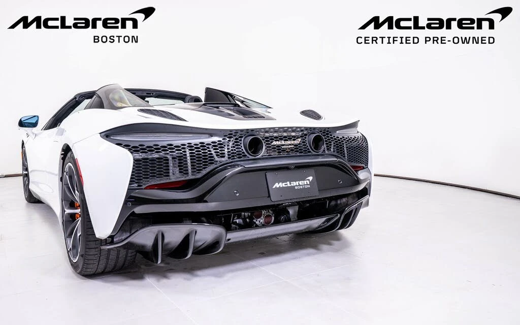 2025 McLaren Artura Spider - Image 12 of 22