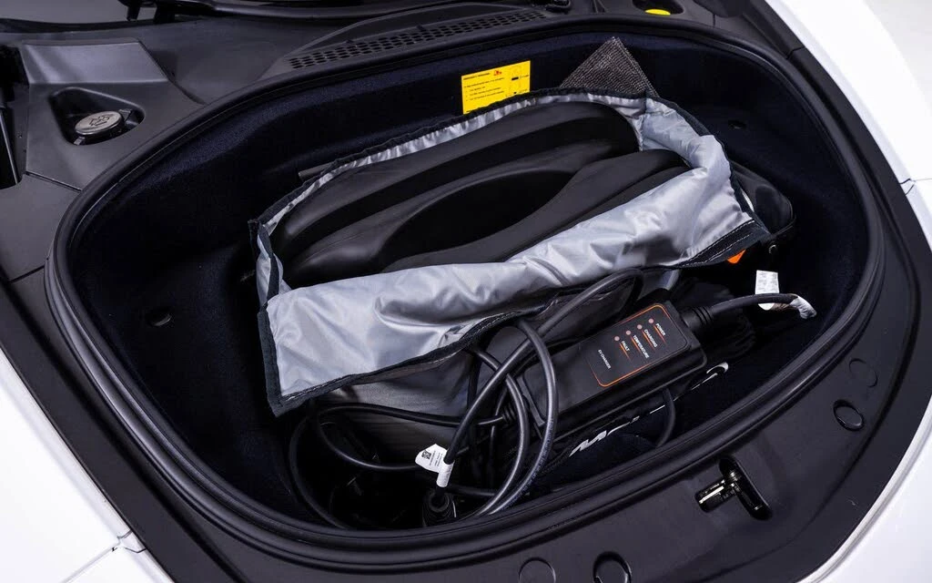2025 McLaren Artura Spider - Image 22 of 22
