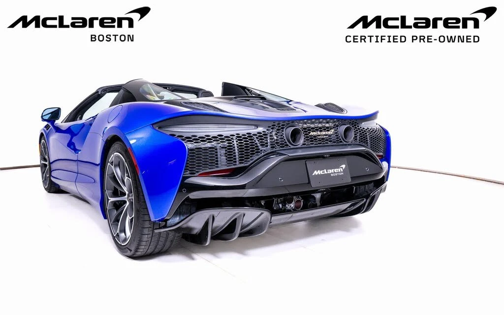 2025 McLaren Artura Spider - Image 12 of 22
