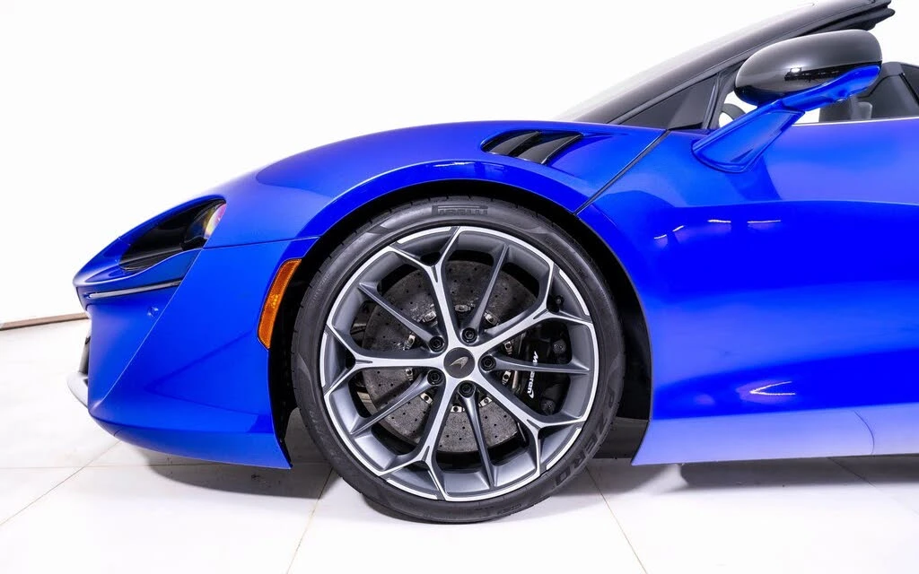 2025 McLaren Artura Spider - Image 14 of 22