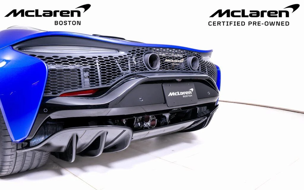 2025 McLaren Artura Spider - Image 13 of 22