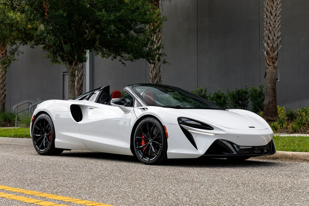 2025 McLaren Artura - Image 4 of 31