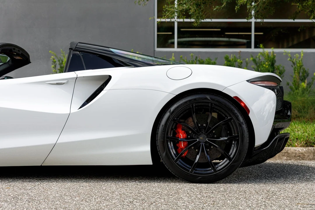 2025 McLaren Artura - Image 28 of 31