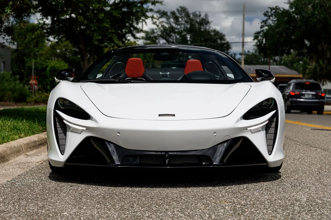 2025 McLaren Artura - Image 22 of 31