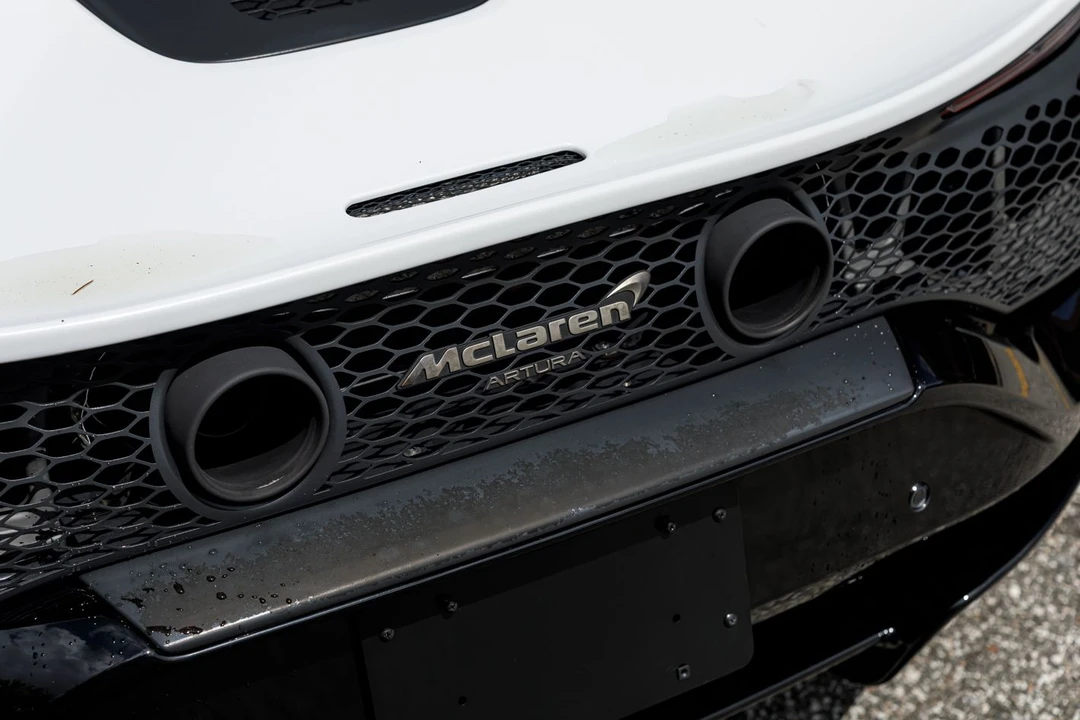 2025 McLaren Artura - Image 12 of 31