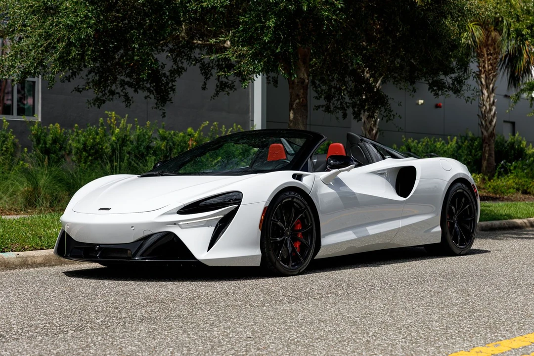 2025 McLaren Artura - Image 24 of 31