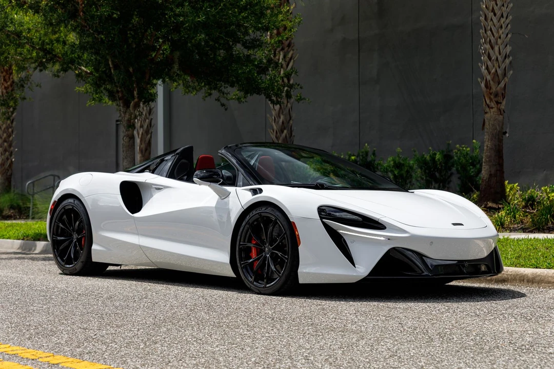 2025 McLaren Artura - Image 7 of 31