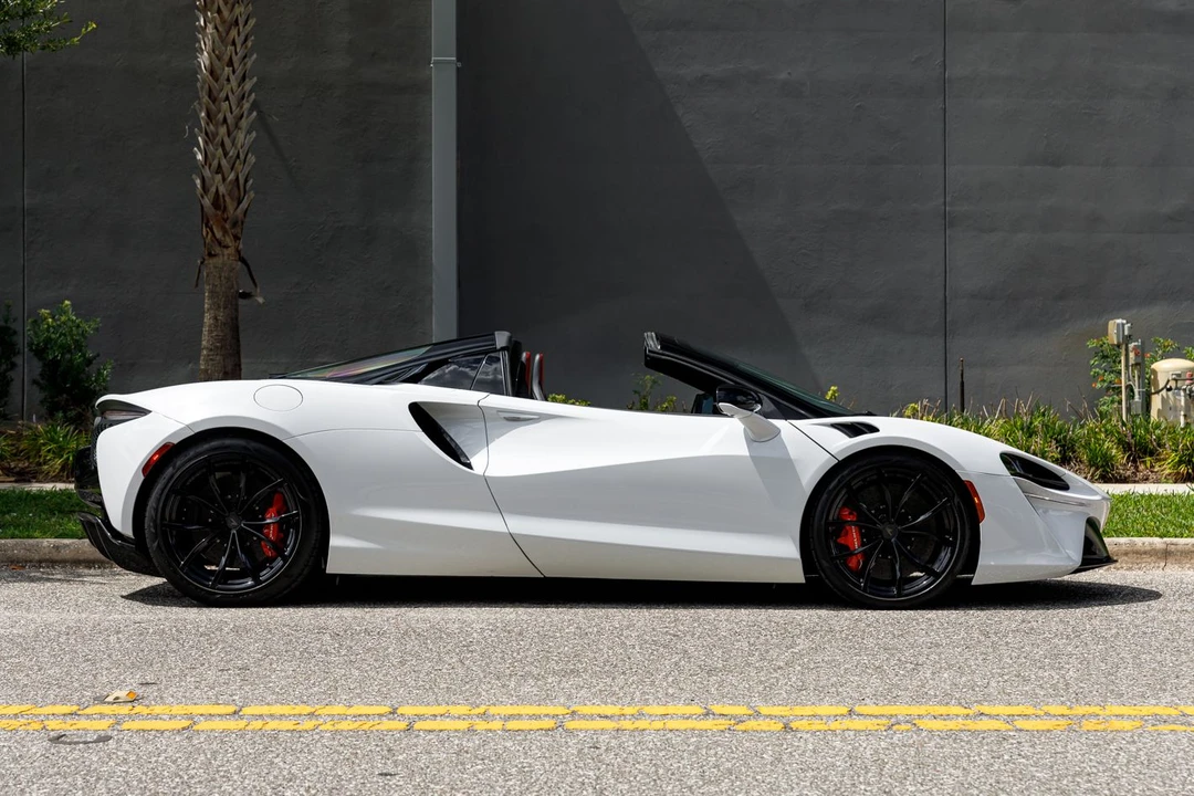 2025 McLaren Artura - Image 5 of 31