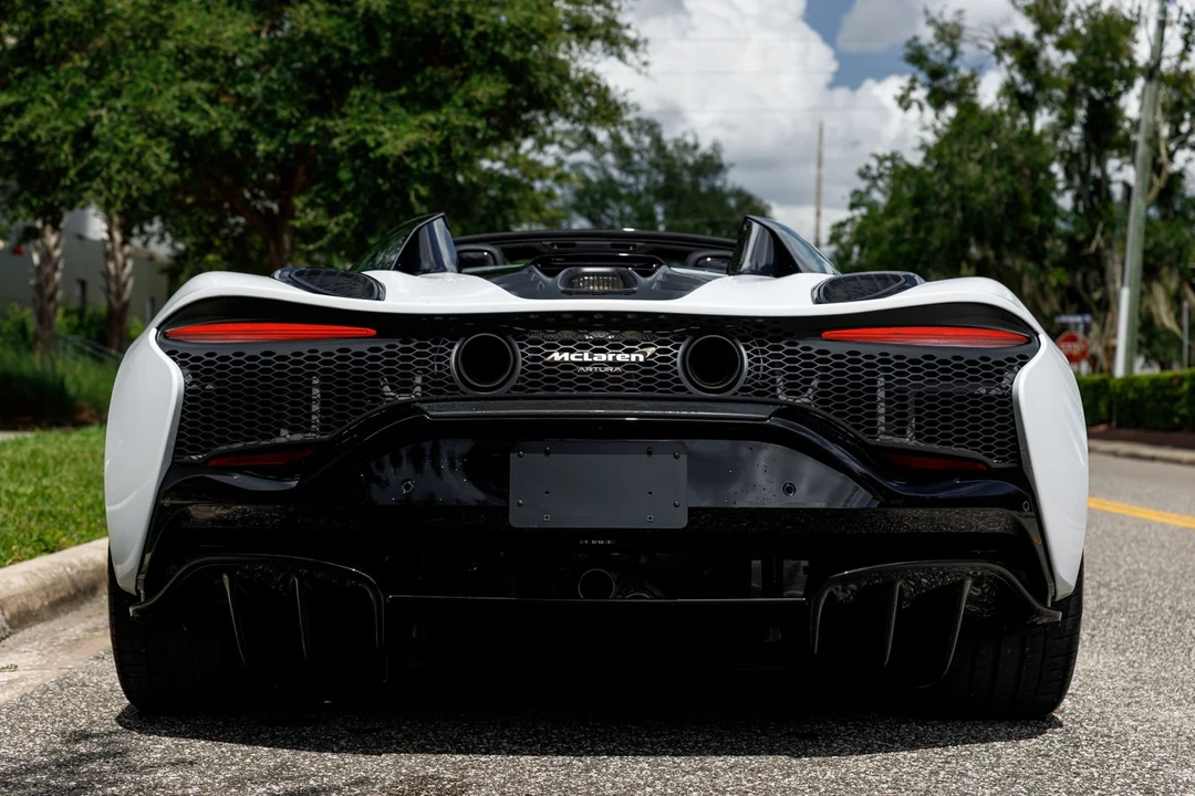 2025 McLaren Artura - Image 11 of 31