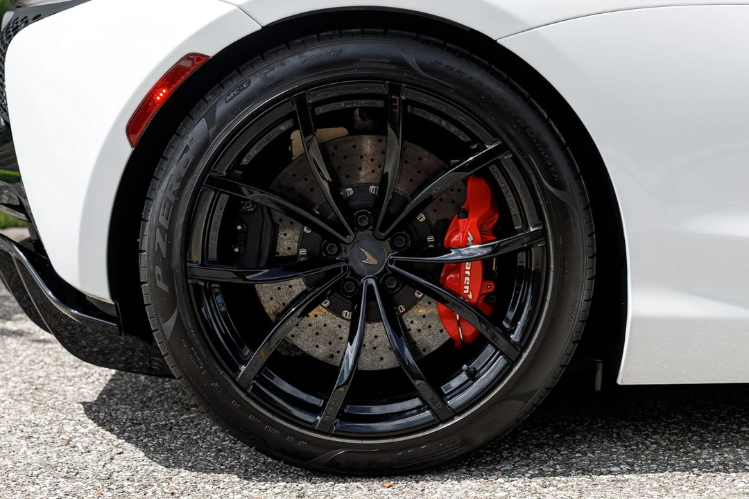 2025 McLaren Artura - Image 18 of 31