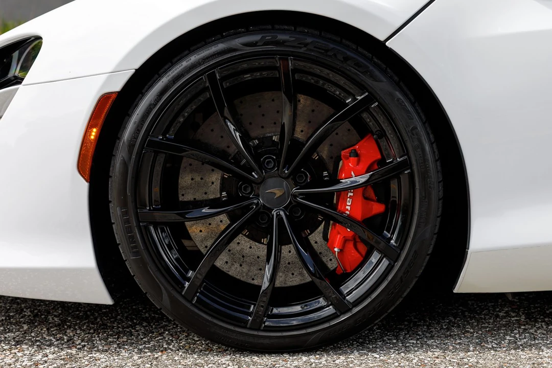 2025 McLaren Artura - Image 30 of 31
