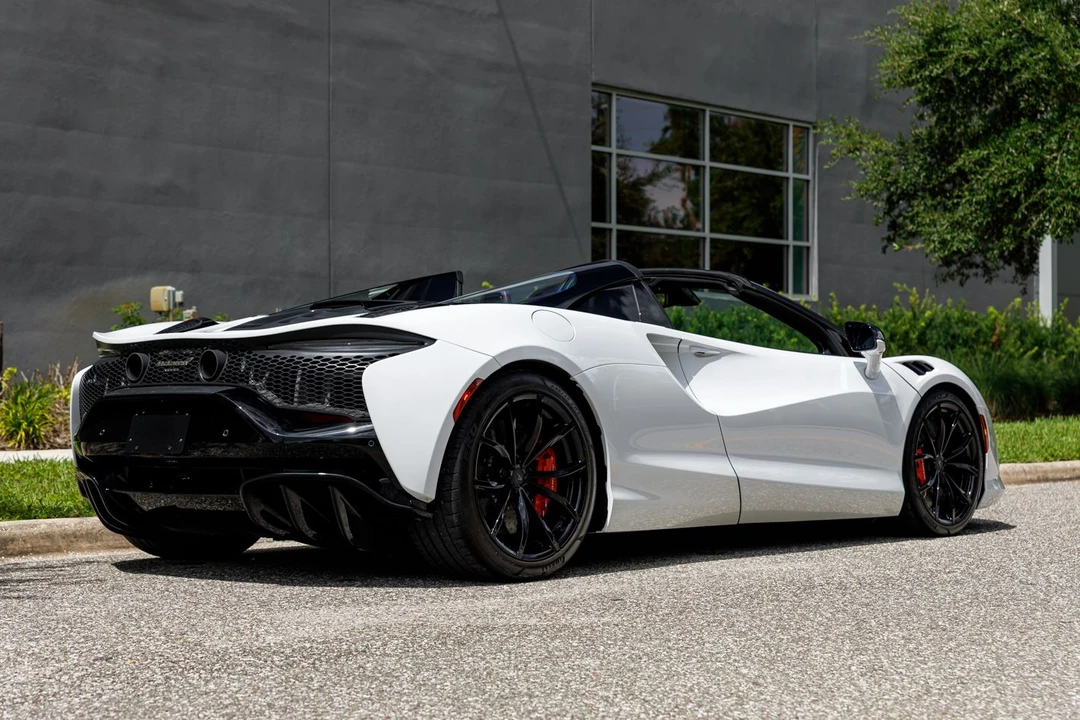 2025 McLaren Artura - Image 9 of 31
