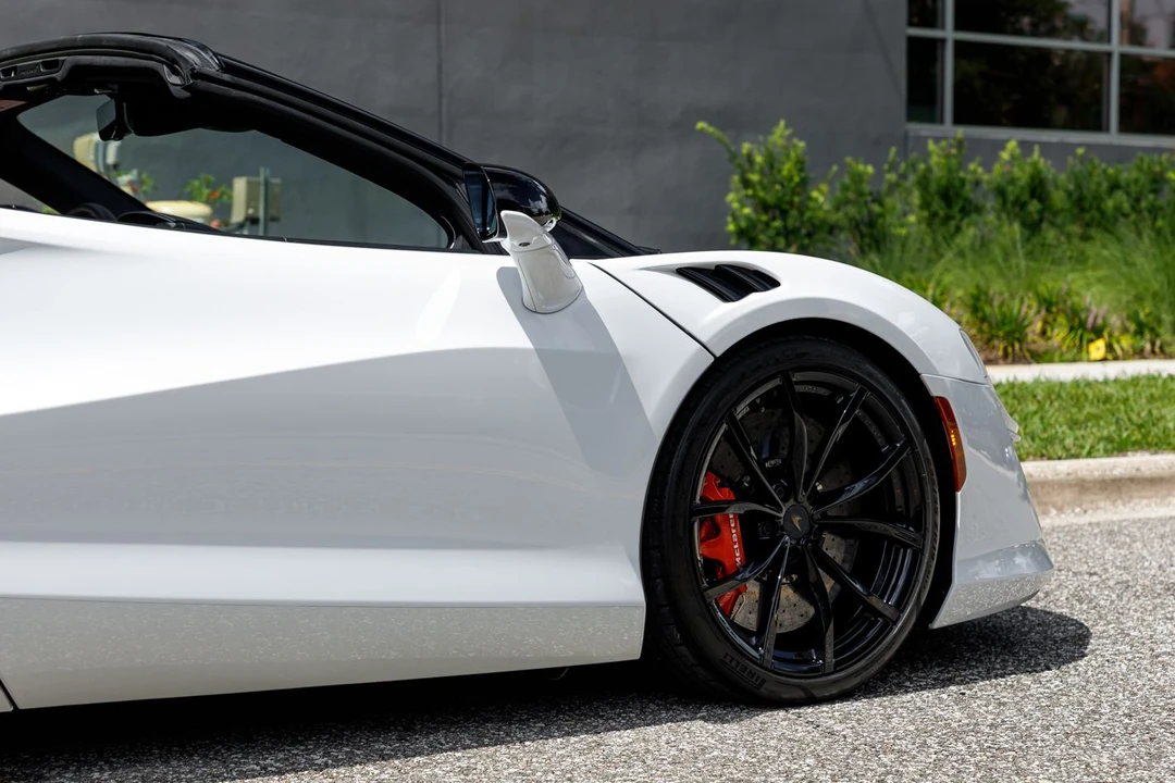 2025 McLaren Artura - Image 19 of 31