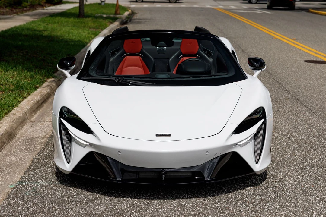 2025 McLaren Artura - Image 21 of 31