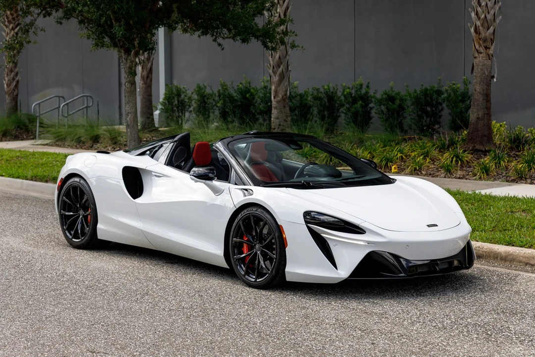 2025 McLaren Artura - Image 3 of 31