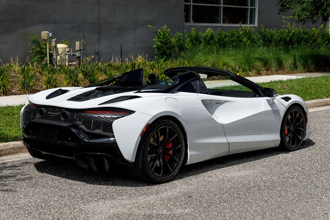 2025 McLaren Artura - Image 8 of 31