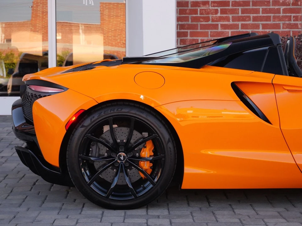 2025 McLaren Artura - Image 22 of 26